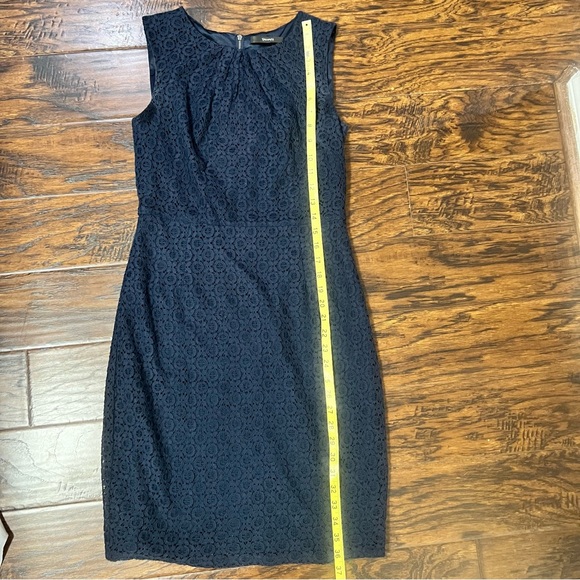 Tahari Navy Lace Overlay Sleeveless Sheath Dress Size 4 - Picture 6 of 10